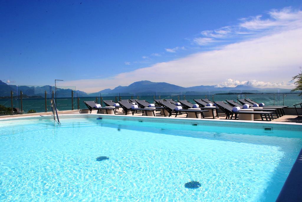 Park Hotel Desenzano del Garda Esterno foto