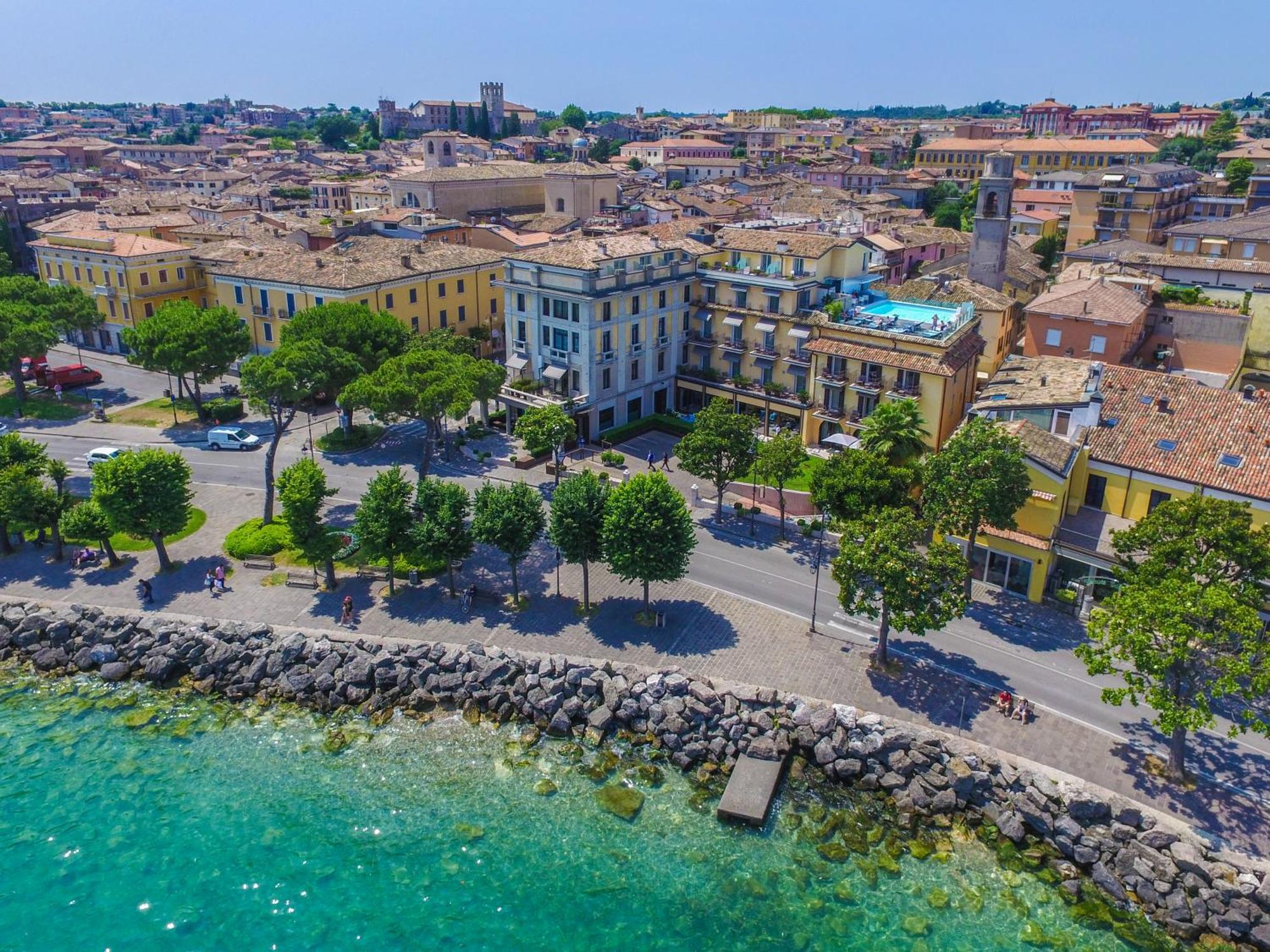 Park Hotel Desenzano del Garda Esterno foto