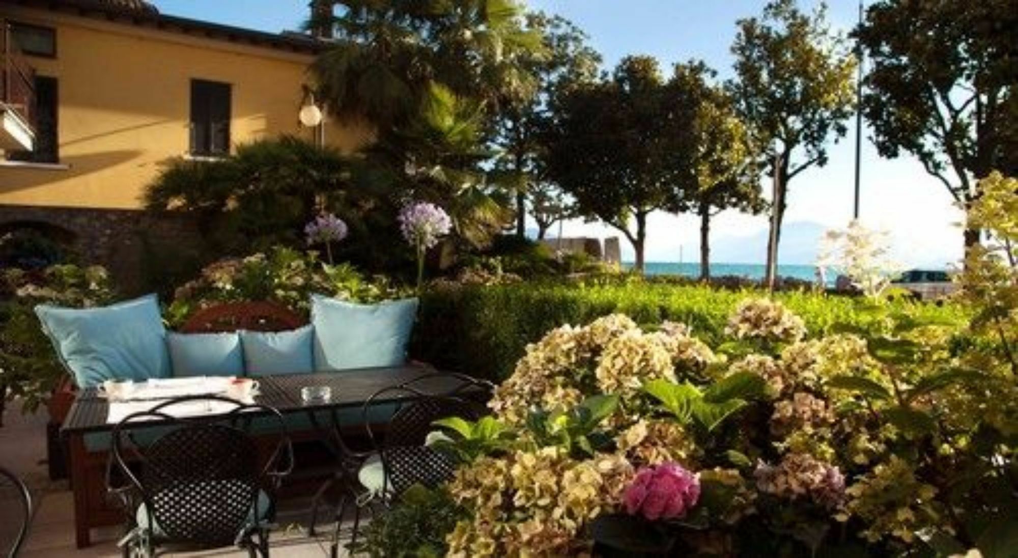 Park Hotel Desenzano del Garda Esterno foto